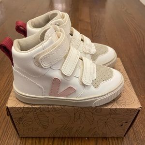 Veja toddler girl V-logo leather high tops sneakers in white petal 9.5